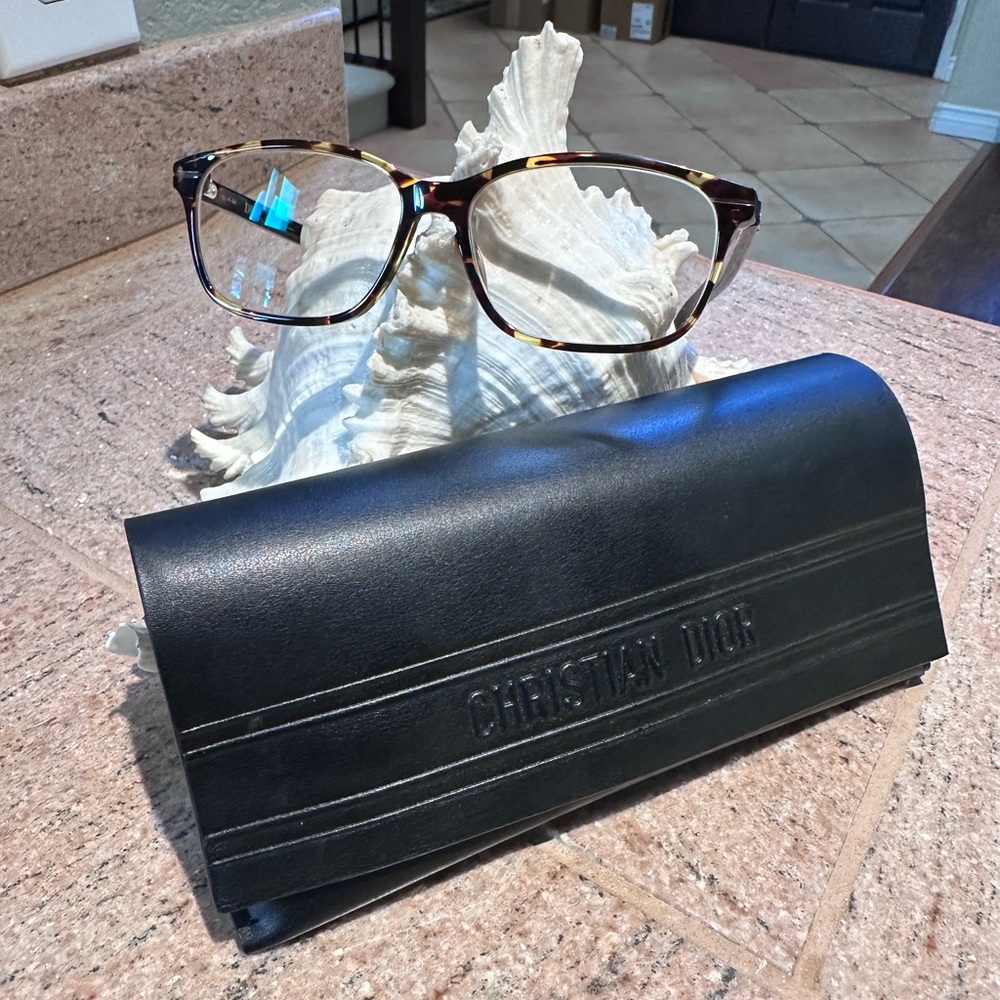 CHRISTIAN DIOR DiorEssentialO SI Men’s reading glasses in Tortoise Color